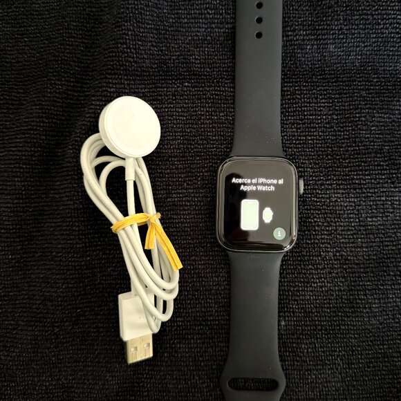 Apple Watch Series 5 - 44mm Band and Charger